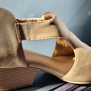 Soft suede-like open-toe shoes